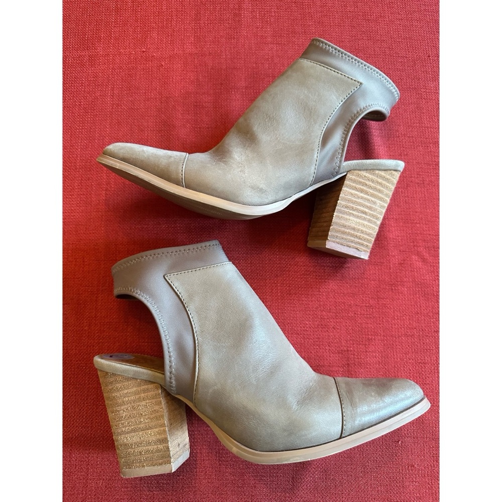 Vince Camuto Taupe Leather Pointed Ankle Boots Open Heel, 7.5